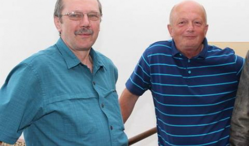 SENIORI A JUBILANTI Obec Jarabina každoročne v októbri usporadúva pre jubilantov od 60 rokov a seniorov z obce posedenie pri príležitosti mesiaca úcty k starším. I keď sme dva roky z dôvodu pandémie túto slávnosť neorganizovali, tento rok sme sa znovu stretli v nedeľu 16. októbra v spoločenskej miestnosti kultúrneho domu. Pozvanie na stretnutie prijalo vyše 90 seniorov a jubilantov. V úvode prišli našich občanov pozdraviť žiaci zo základnej školy. Nasledoval slávnostný akt, ktorý pre jubilantov pripravil Zbor pre občianske záležitosti pri Obecnom úrade v Jarabine. Všetkých jubilantov a seniorov pozdravila svojim príhovorom starostka obce Lívia Kovalčíkova a odovzdala jubilantom darčeky. Členky JDS pripravili na toto stretnutie chutné koláče. Nechýbalo ani dobré jedlo a počas celého podujatia nás svojou perfektnou hudbou zabávali Zamiškovci. Foto: Štefan Sýkora