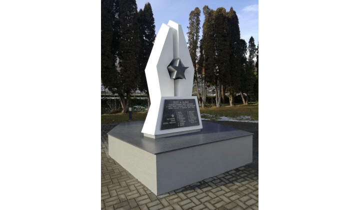 Obnova pamätníka padlým hrdinom II.svetovej vojny v Parku mieru v obci Jarabina (2021)
