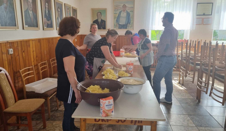 PRÍPRAVA 1000 KS PIROHOV NA SLÁVNOSŤ JARI V HNIEZDNOM