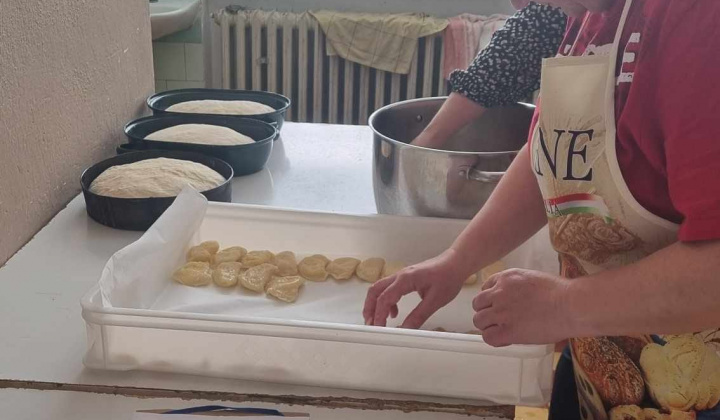 PRÍPRAVA 1000 KS PIROHOV NA SLÁVNOSŤ JARI V HNIEZDNOM
