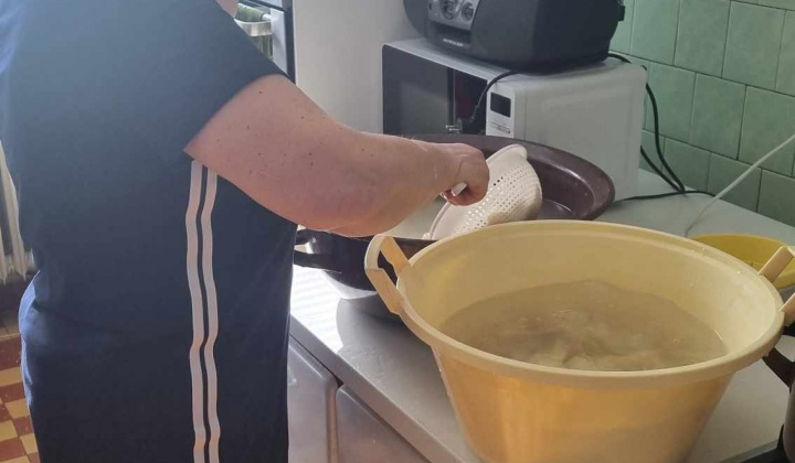 PRÍPRAVA 1000 KS PIROHOV NA SLÁVNOSŤ JARI V HNIEZDNOM