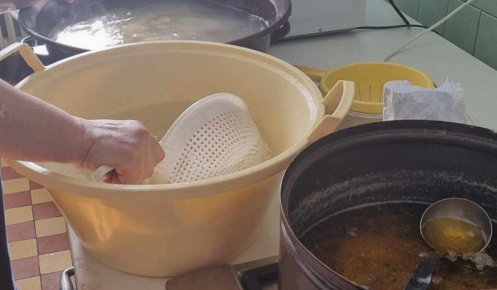 PRÍPRAVA 1000 KS PIROHOV NA SLÁVNOSŤ JARI V HNIEZDNOM