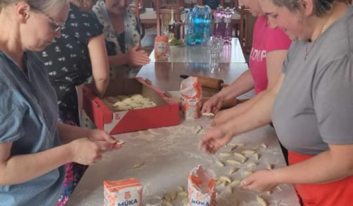 PRÍPRAVA 1000 KS PIROHOV NA SLÁVNOSŤ JARI V HNIEZDNOM