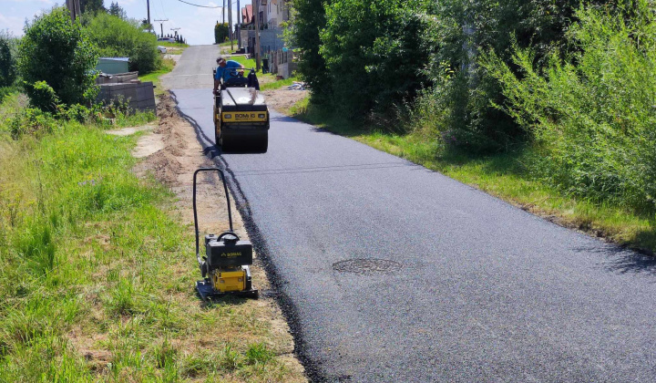 Asfaltovanie cesty smerom do časti obce Verbky 