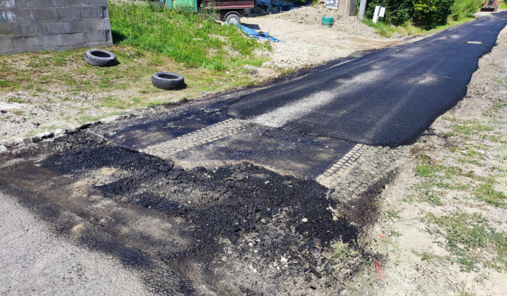 Asfaltovanie cesty smerom do časti obce Verbky 