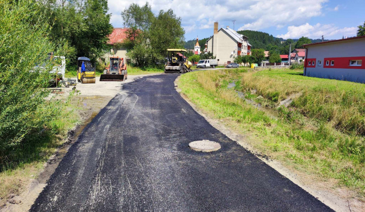 Asfaltovanie cesty smerom do časti obce Verbky 
