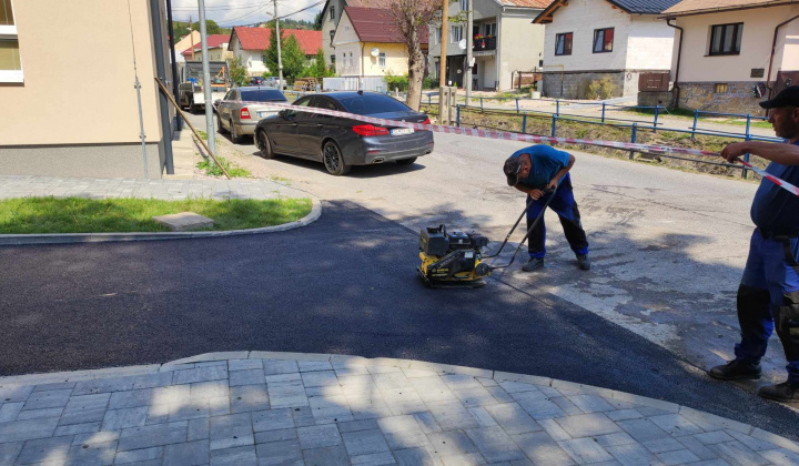 Asfaltovanie parkovacej plochy pri Komunitnom centre v Jarabine