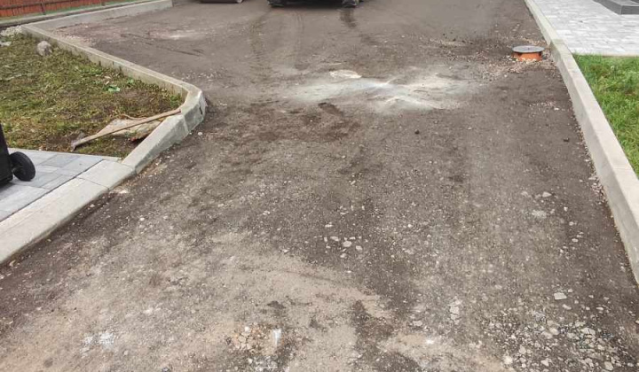 Asfaltovanie parkovacej plochy pri Komunitnom centre v Jarabine
