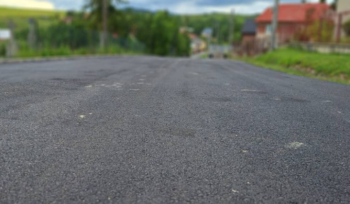 ASFALTOVANIE CESTY SMEROM DO ČASTI OBCE HLUBOKA DOLINA