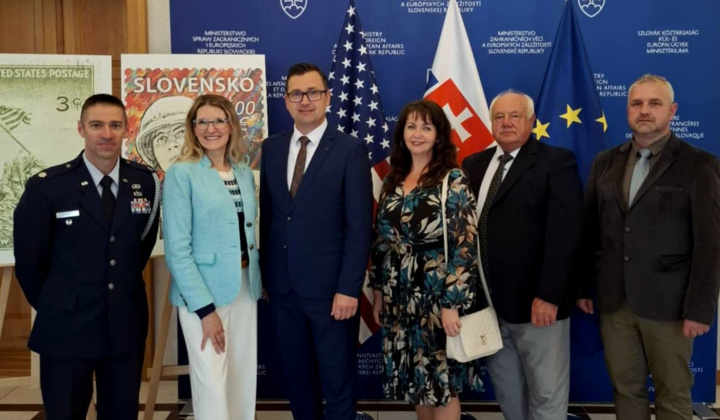 80 ROKOV OD PRVÉHO VYDANIA AMERICKEJ POŠTOVEJ ZNÁMKY 