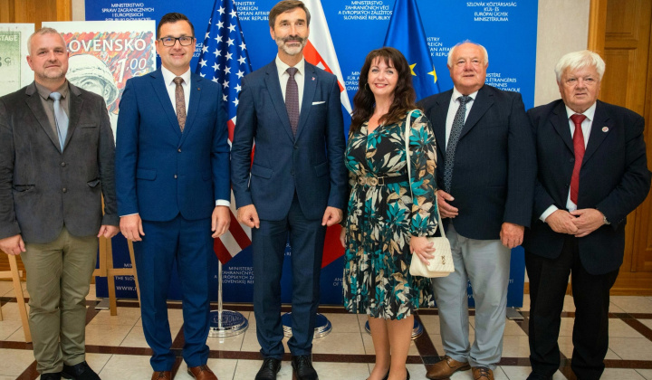 80 ROKOV OD PRVÉHO VYDANIA AMERICKEJ POŠTOVEJ ZNÁMKY 