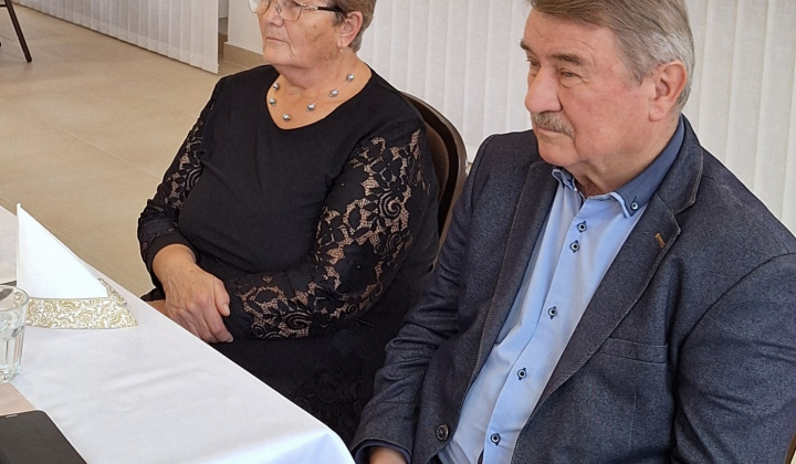 OKTÓBER – MESIAC ÚCTY K STARŠÍM 