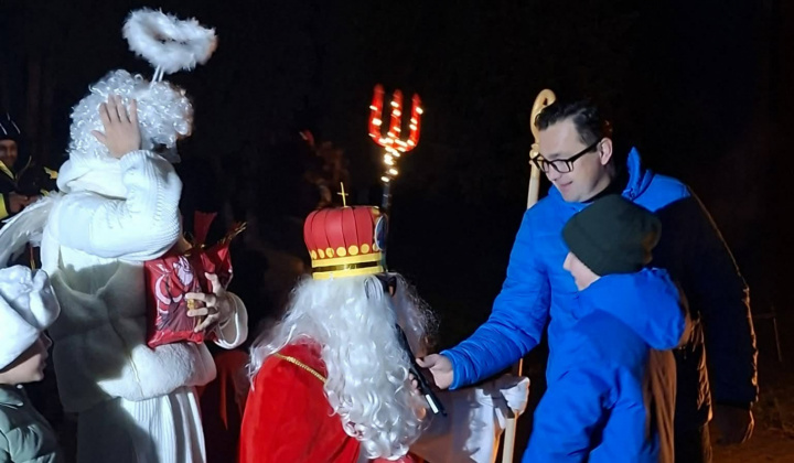 О КТО, КТО, МИКОЛАЯ ЛЮБИТ...