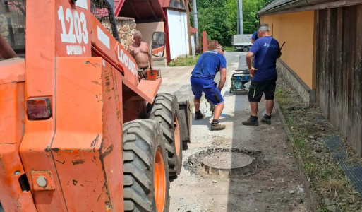 ASFALTOVANIE CESTY NA ULICI POPYVKA 