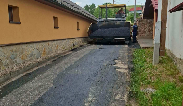ASFALTOVANIE CESTY NA ULICI POPYVKA