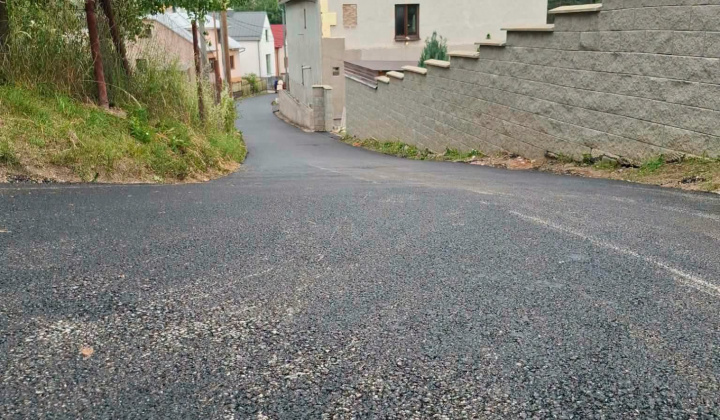 ASFALTOVANIE CESTY NA ULICI POPYVKA