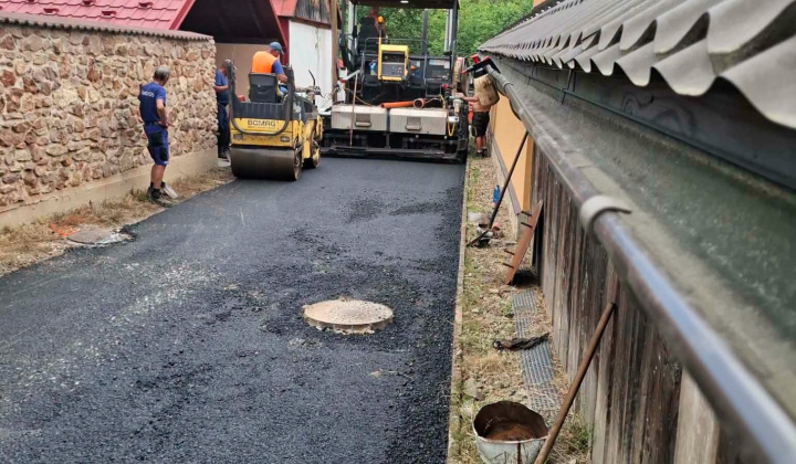 ASFALTOVANIE CESTY NA ULICI POPYVKA