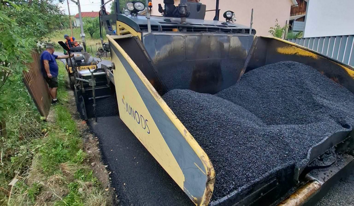 ASFALTOVANIE CESTY NA ULICI POPYVKA