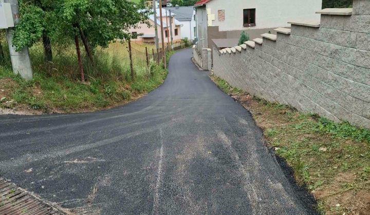 ASFALTOVANIE CESTY NA ULICI POPYVKA