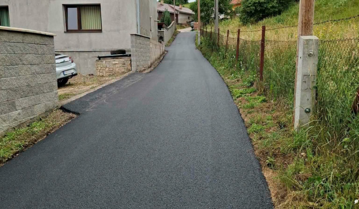 ASFALTOVANIE CESTY NA ULICI POPYVKA