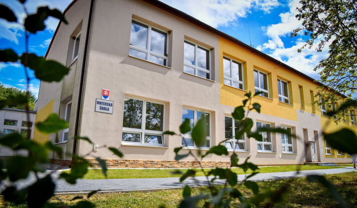 MATERSKÁ ŠKOLA V NAŠEJ OBCI OTVORILA NOVÝ ŠKOLSKÝ ROK V KRAJŠOM A MODERNEJŠOM PROSTREDÍ