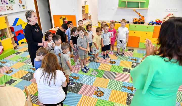 MATERSKÁ ŠKOLA V NAŠEJ OBCI OTVORILA NOVÝ ŠKOLSKÝ ROK V KRAJŠOM A MODERNEJŠOM PROSTREDÍ