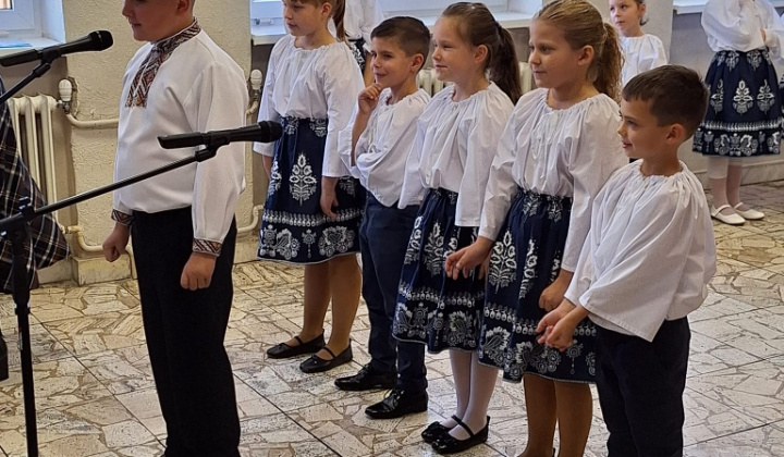 OKTÓBER - MESIAC ÚCTY K STARŠÍM 