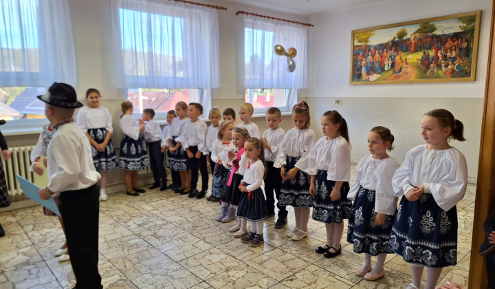 OKTÓBER - MESIAC ÚCTY K STARŠÍM 