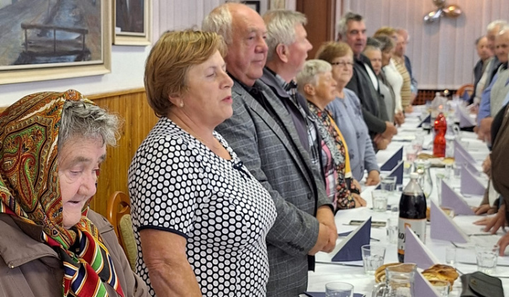 OKTÓBER - MESIAC ÚCTY K STARŠÍM 