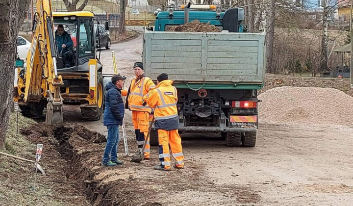 Výstavba cesty pri základnej škole