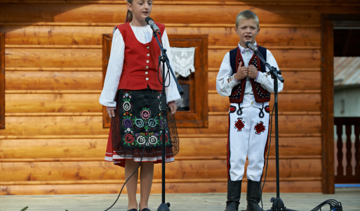 OKTÓBER - MESIAC ÚCTY K STARŠÍM 